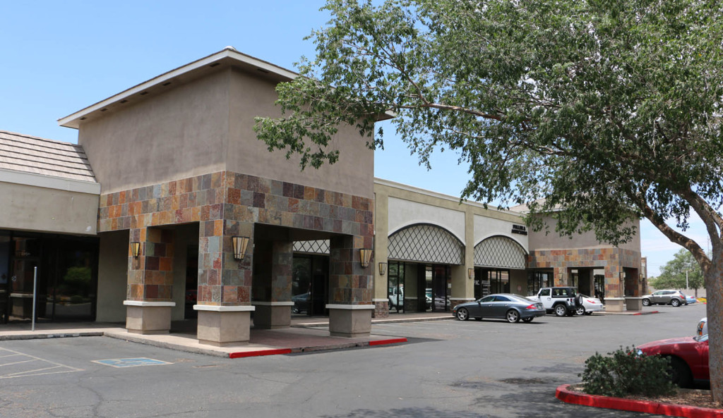 R&G commercial real estate retail leasing at 12426 N 28th Dr, Phoenix, AZ